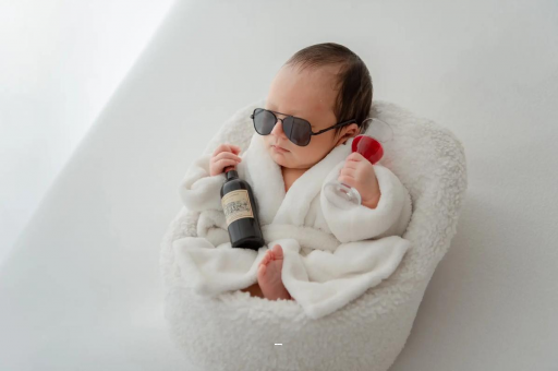 博尔塔拉蒙古宝宝被蜜蜂蛰了 博尔塔拉蒙古宝宝被蜜蜂蛰了